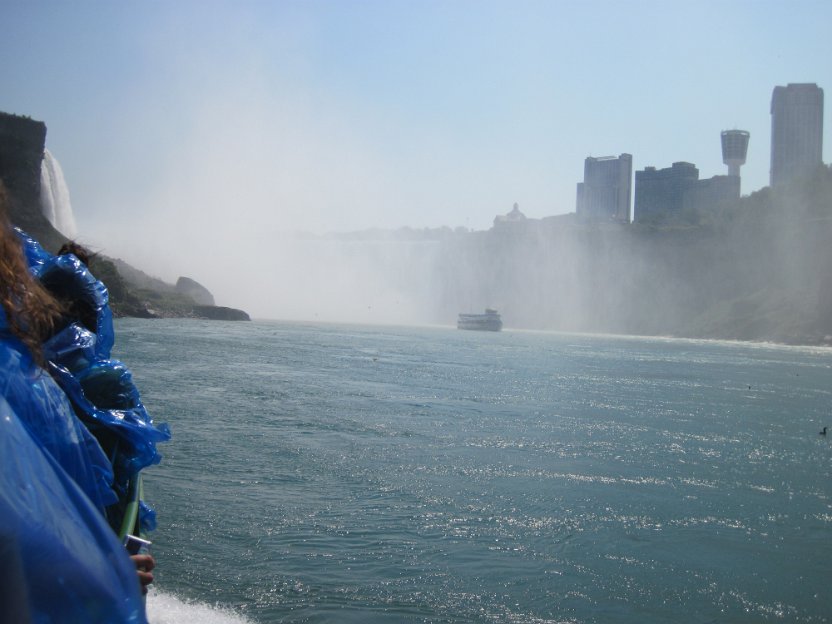 048-headed to Horseshoe Falls.jpg